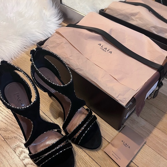 Alaïa Black Suede Heels - Picture 4 of 10